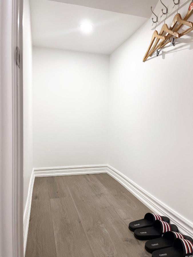 Simple & Tidy Private Rooms Toronto Exterior photo